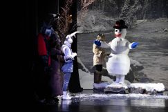 Omul_de_zăpadă_care_voia_să_întâlnească_soarele-2.jpg